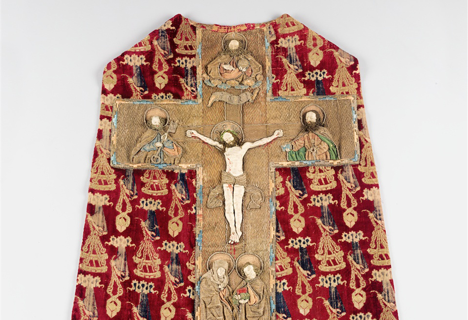 Kasel (Messgewand) mit Kreuzigung Christi Gewandstoff: um 1400, Stickerei: Frühes 16. Jahrhundert Diözesane Sammlung Leni Deinhardstein, Lisa Rastl, Dom Museum Wien